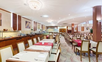 Πρωινό σε μπουφέ καθημερινά με χρέωση