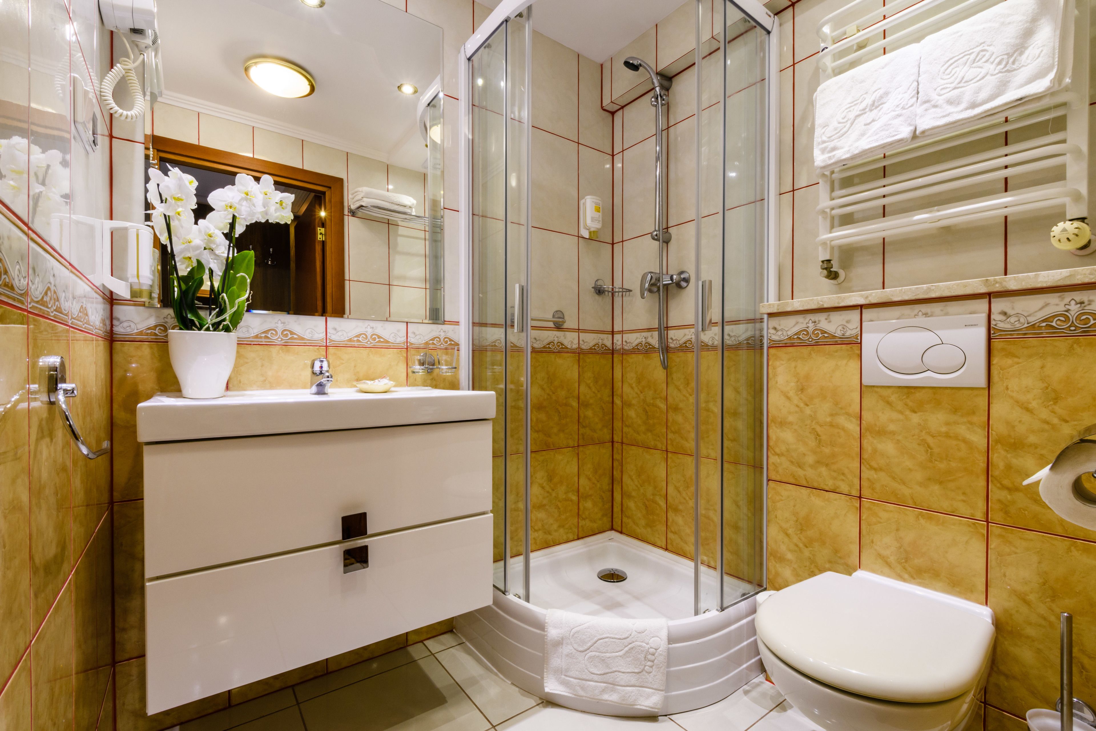 free toiletries, towels