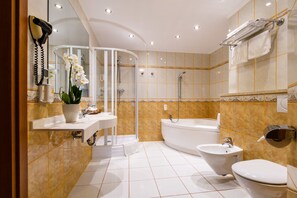 Standard Apartment, 1 Double Bed with Sofa bed | Bathroom | Free toiletries, towels