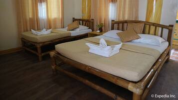 Decoración personalizada, muebles diferentes y cortinas blackout