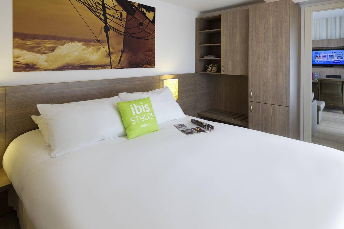 family suite, 2 bedrooms | in-room safe, desk, laptop workspace, blackout curtains