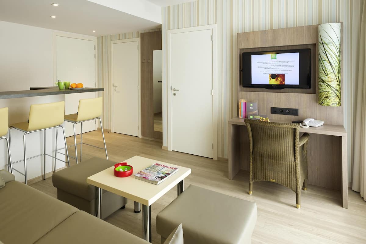 家庭套房, 2 間臥室 | 客房內保險箱、書桌、筆電工作空間、遮光布/窗簾