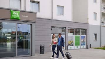 المنشأة من الخارج