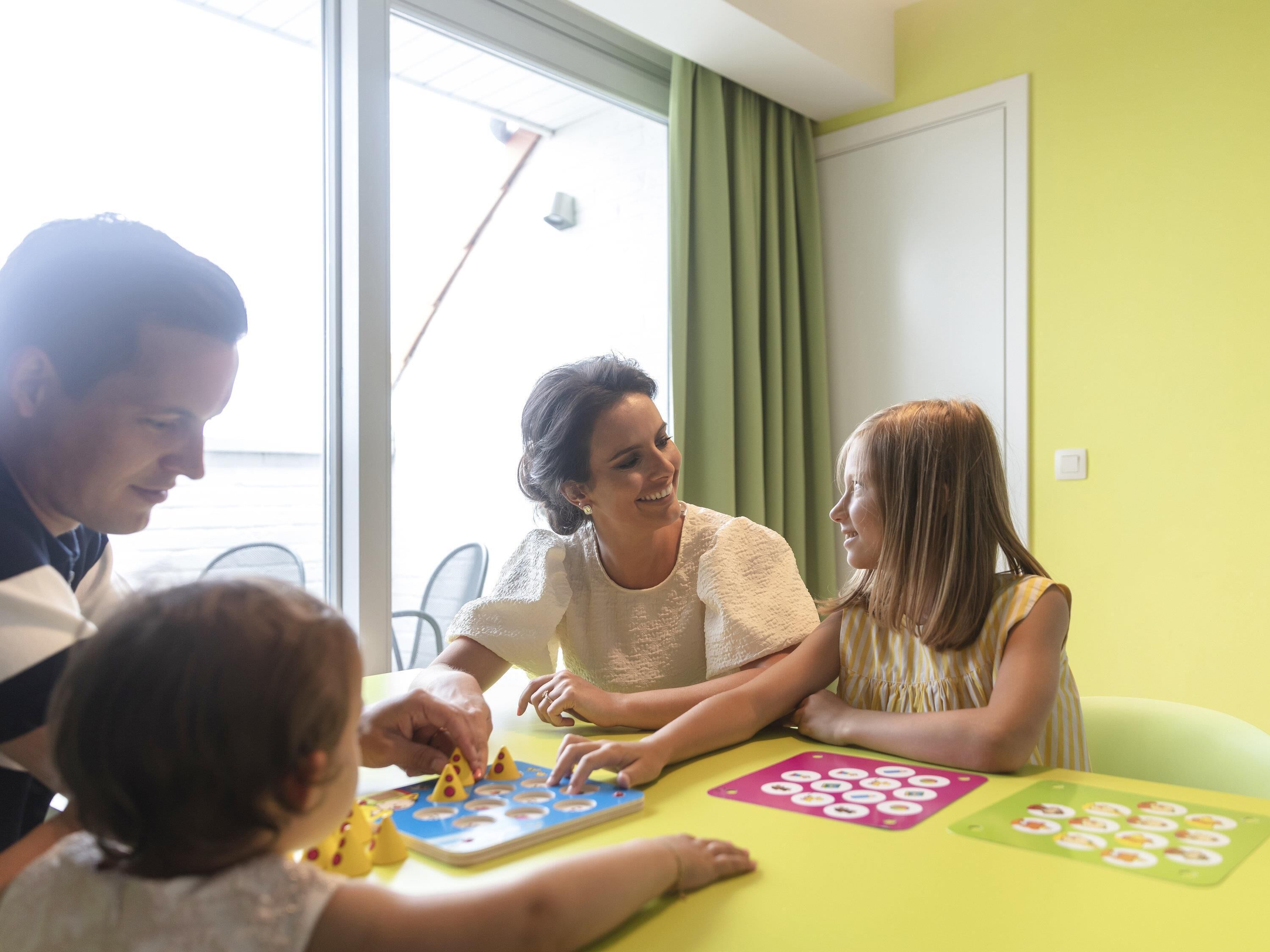 Cofres nos quartos, escrivaninha, espaço de trabalho para notebook