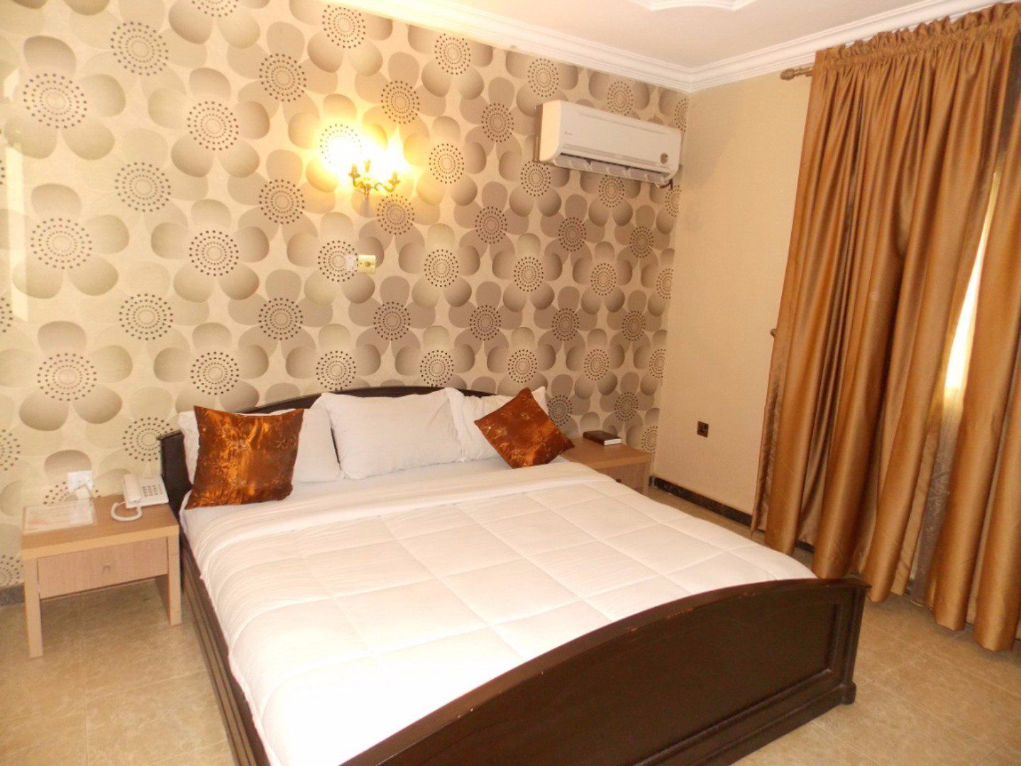 Elite Room, 1 Double Bed | In-room safe, desk, laptop workspace, Internet