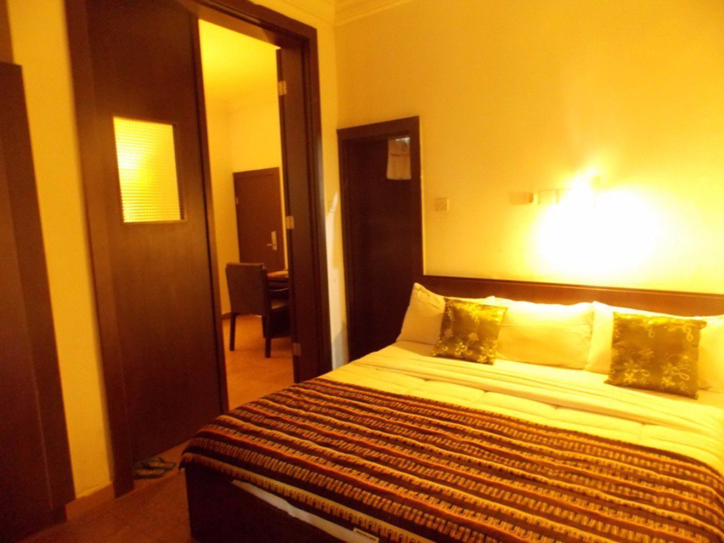 In-room safe, desk, laptop workspace, Internet