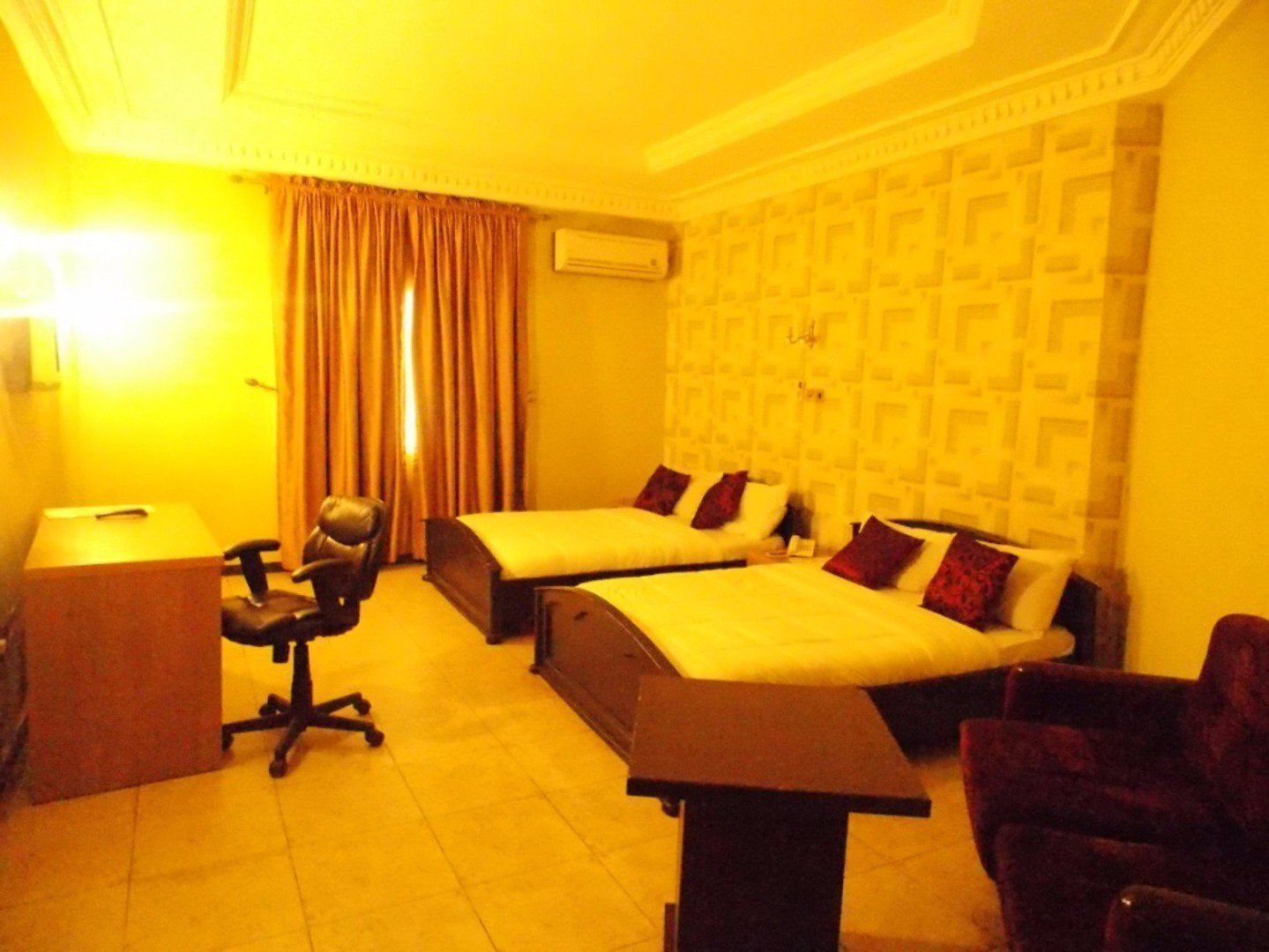 In-room safe, desk, laptop workspace, Internet
