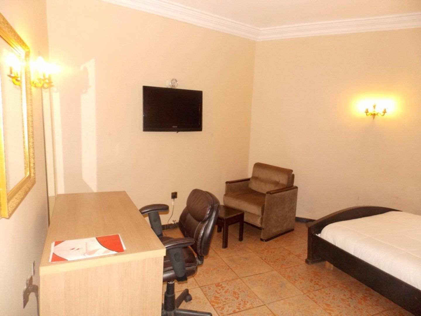 In-room safe, desk, laptop workspace, Internet