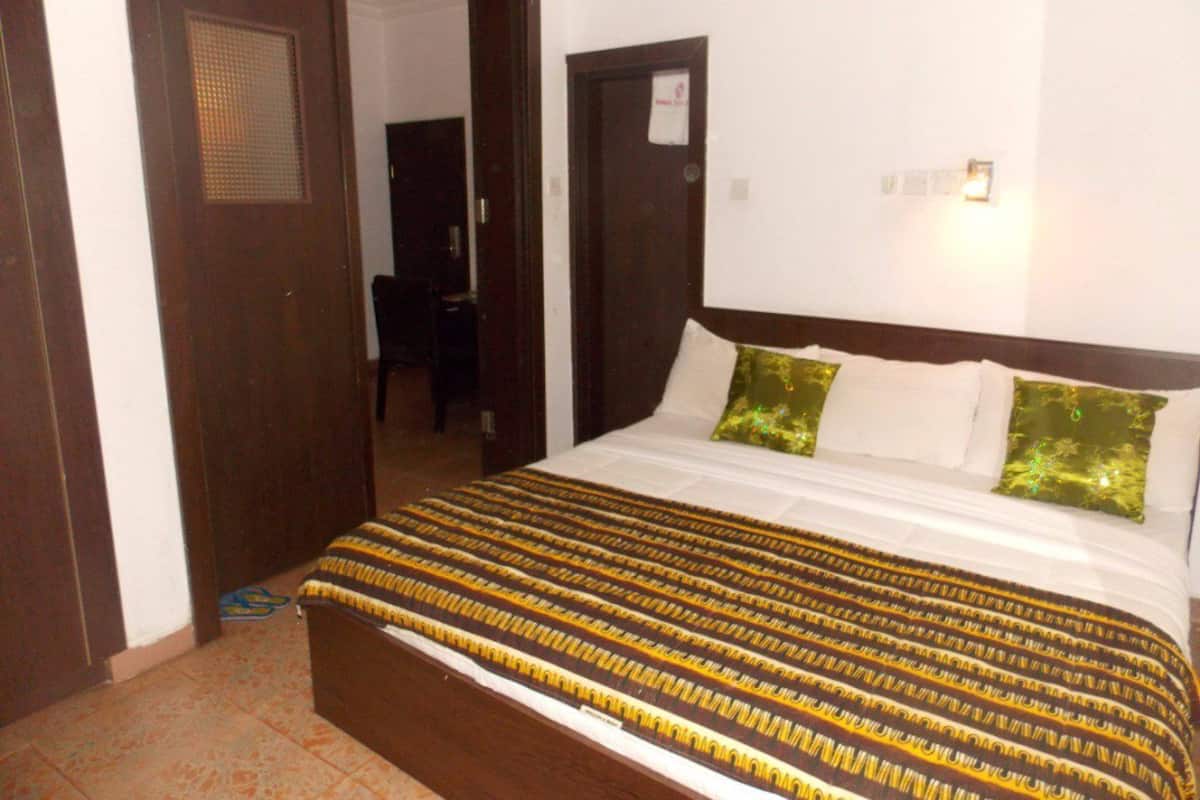 Executive Room, 1 Double Bed | In-room safe, desk, laptop workspace, high-speed internet