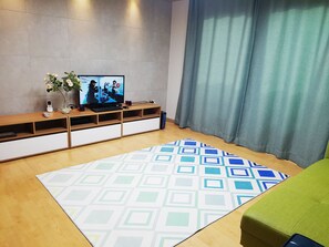 Premium Apartment, 2 Bedrooms, Non Smoking, Connecting Rooms | Living room