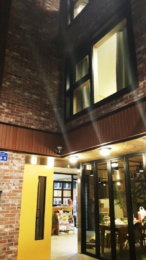 Property entrance - Lee & No Guesthouse (Seoul)