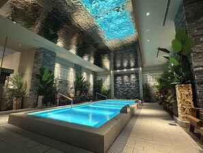 ساونا، حوض استحمام ساخن، ينابيع ساخنة، علاجات للجسم