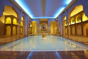 Sauna, tina de hidromasaje, aguas termales y tratamientos corporales