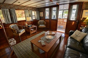 ทีวี, เครื่องเล่นดีวีดี, แท่นต่อ iPod