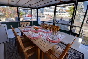 فطور كامل مجانًا يوميًا