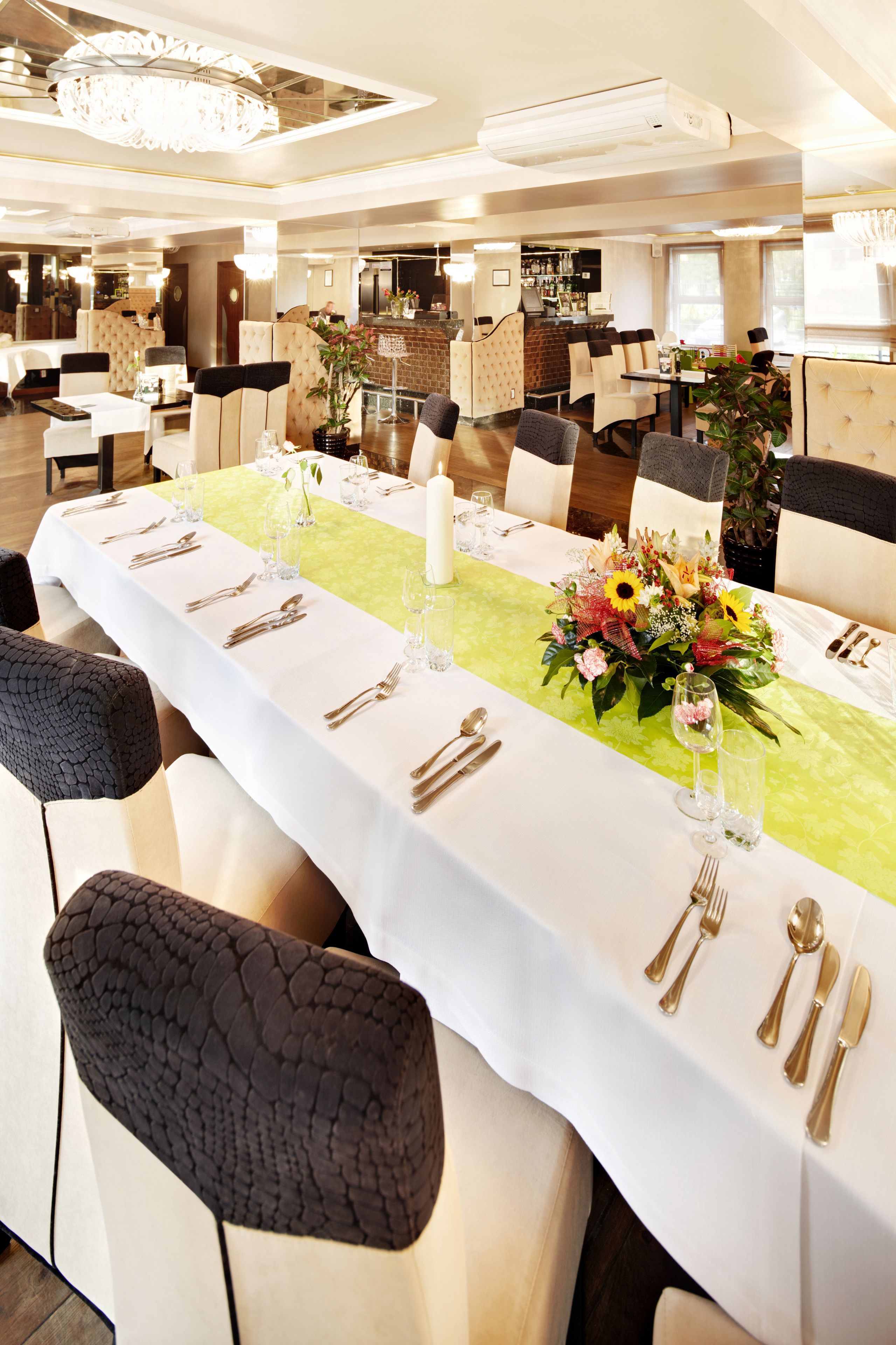 breakfast, lunch and dinner served