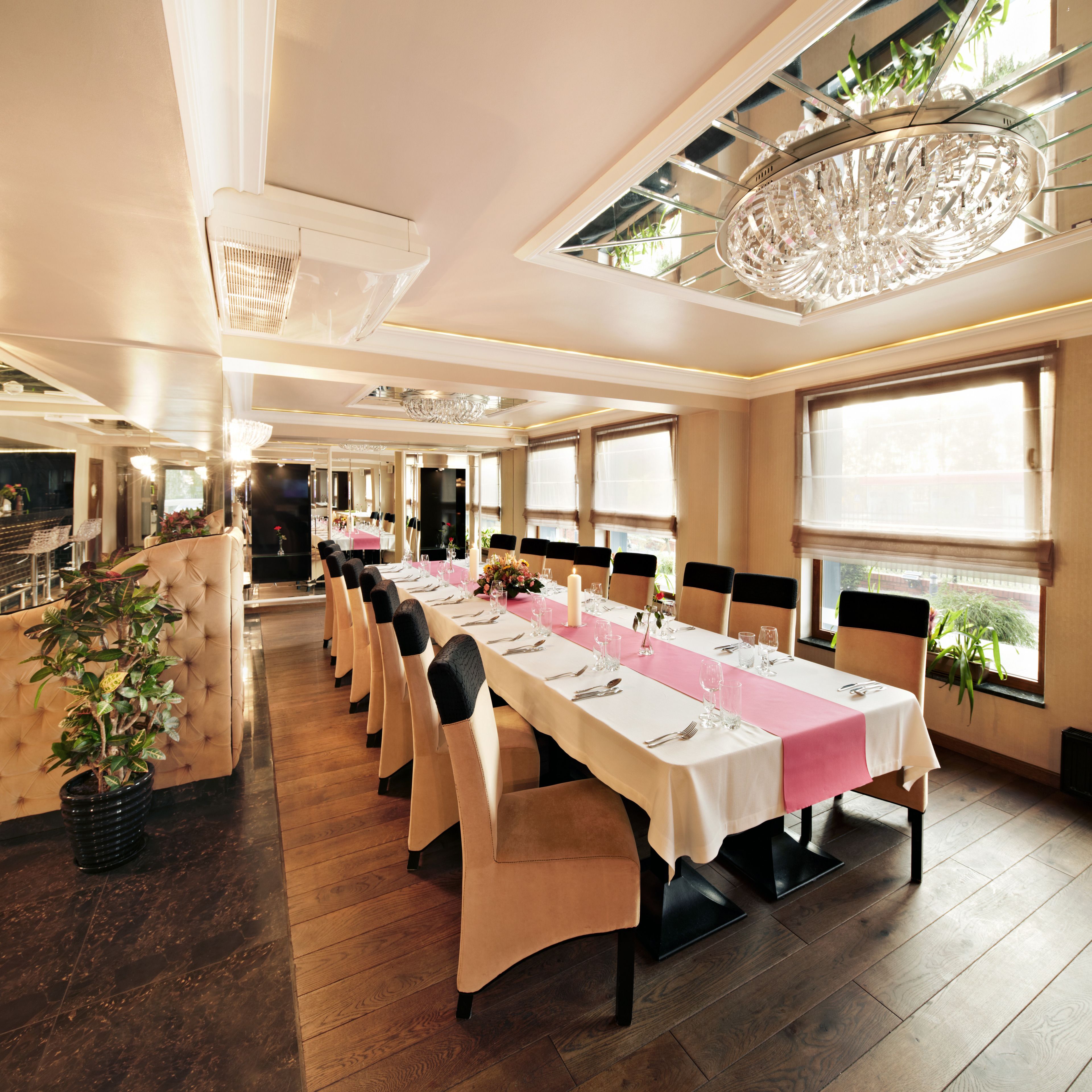 breakfast, lunch and dinner served