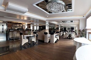 Se sirven desayunos, comidas y cenas