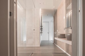 Literie de qualité supérieure, mini-bar avec articles gratuits