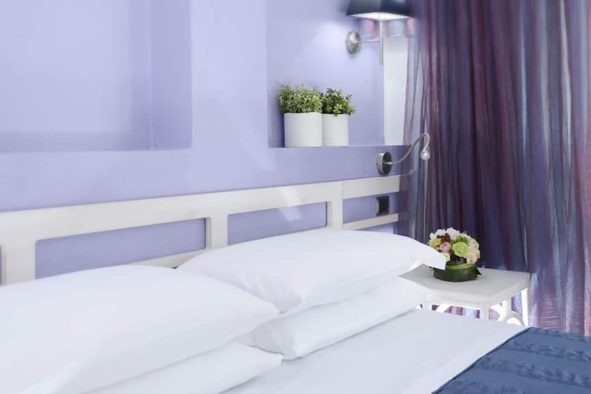 Ropa de cama de alta calidad y artículos del minibar gratis
