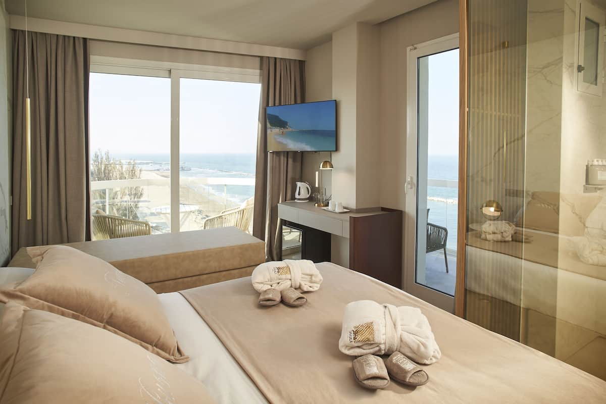 Suite estudio junior, varias camas, vista al mar (Ponente) | Ropa de cama de alta calidad y artículos del minibar gratis