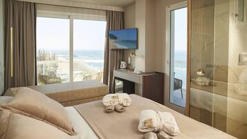 Junior-Studiosuite, Mehrere Betten, Meerblick (Ponente) | Hochwertige Bettwaren, Minibar (mit einigen kostenlosen Artikeln)
