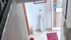 Interior entrance - Bed and Breakfast Oliena (Oliena)