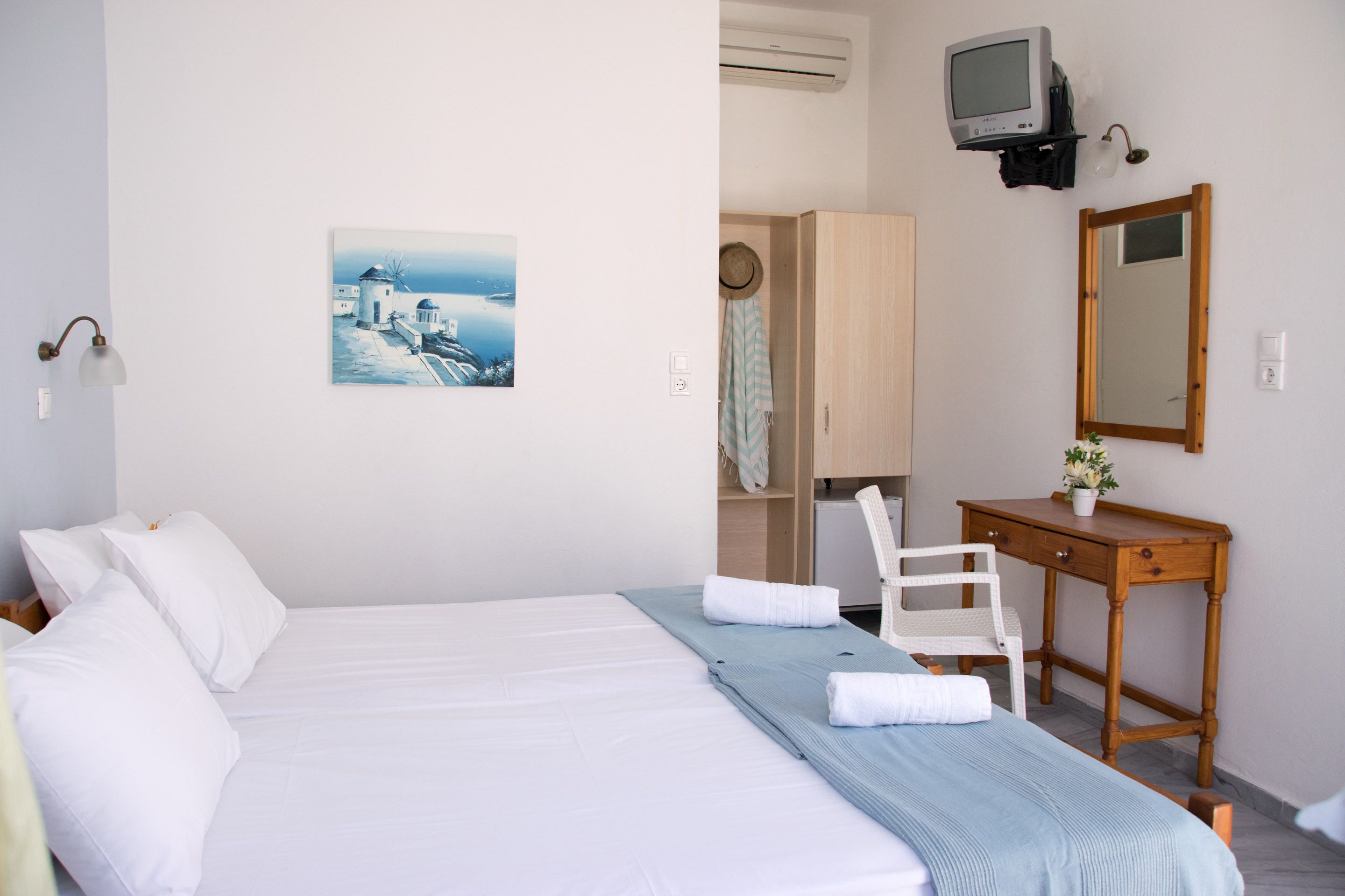 standard room, partial sea view | bathroom | shower, towels