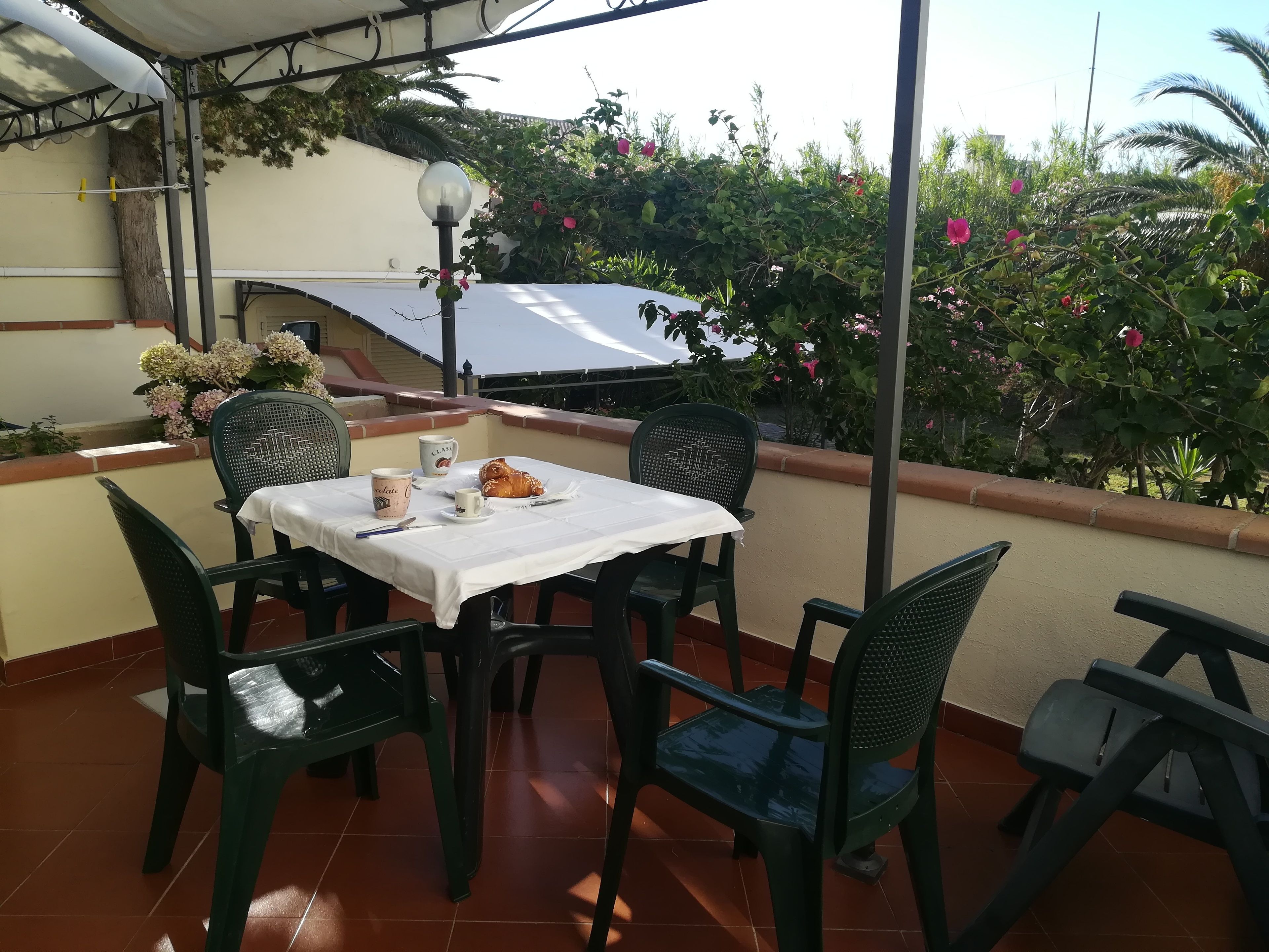 standard studio, kitchenette | balcony