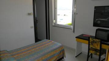Eenvoudige eenpersoonskamer, 1 eenpersoonsbed | Een minibar, een kluis op de kamer, een bureau, babybedden (toeslag)