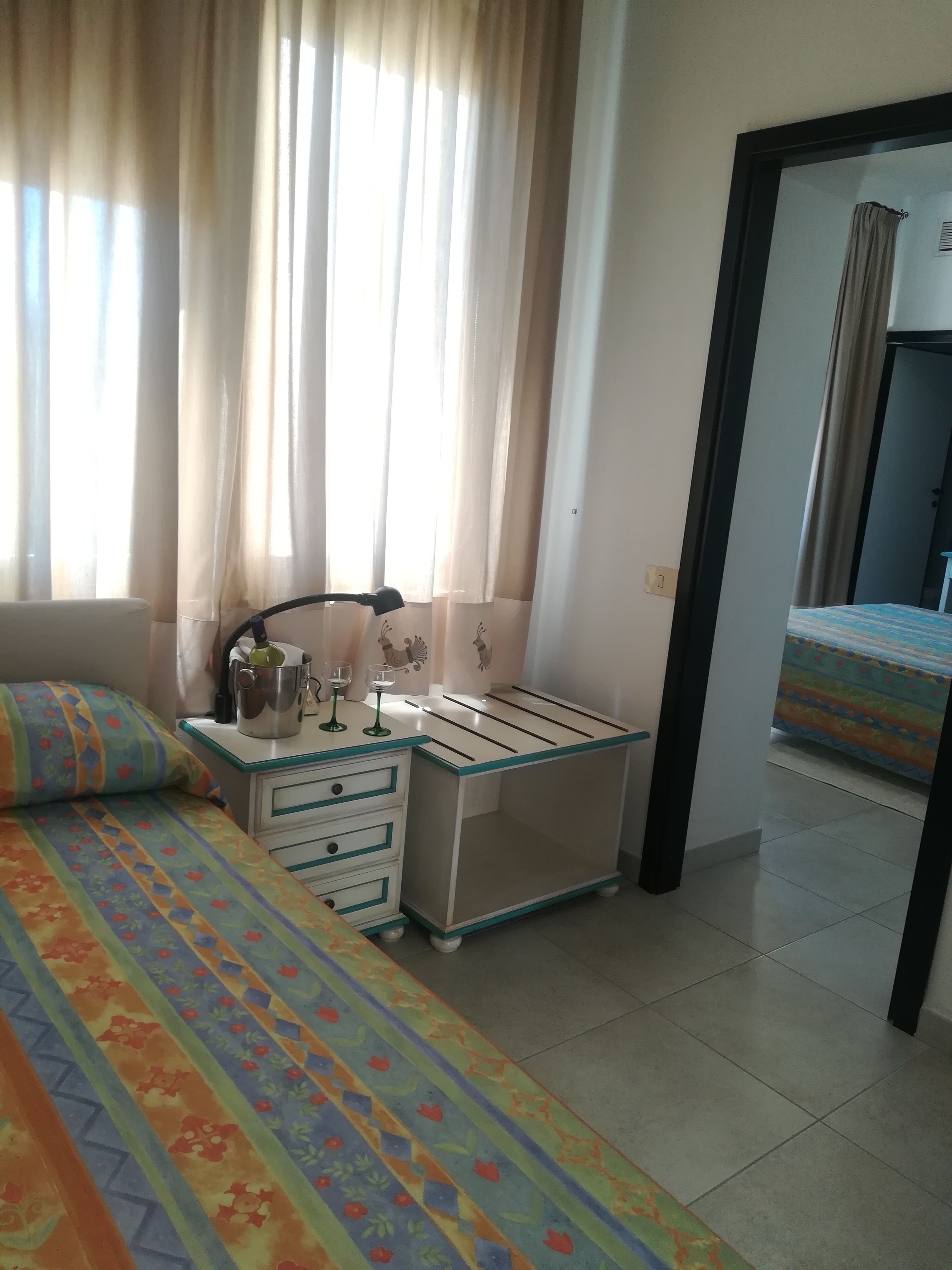 standard triple room | minibar, in-room safe, desk, cots/infant beds