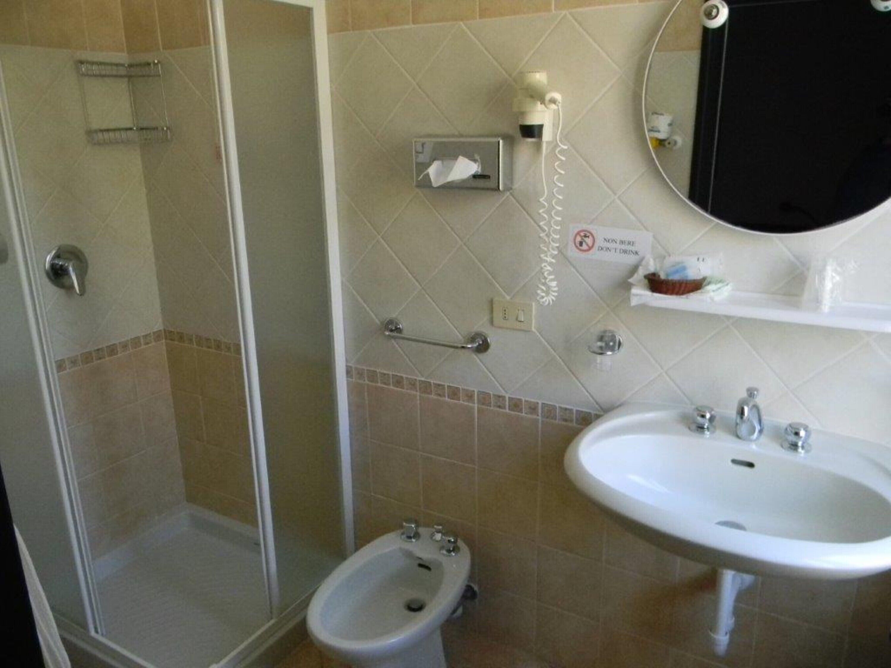 shower, rainfall showerhead, free toiletries, hair dryer