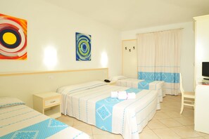 Quadruple Room | Minibar, in-room safe, desk, blackout curtains - Hotel Stella Marina (San Teodoro)