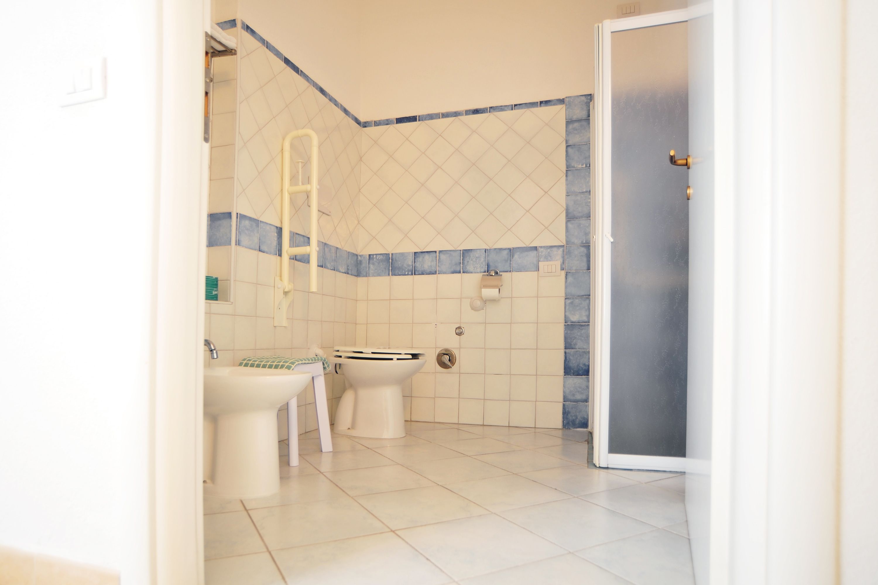 double or twin room | bathroom | shower, free toiletries, hair dryer, bidet