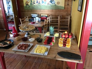 Desayuno bufé gratuito y diario