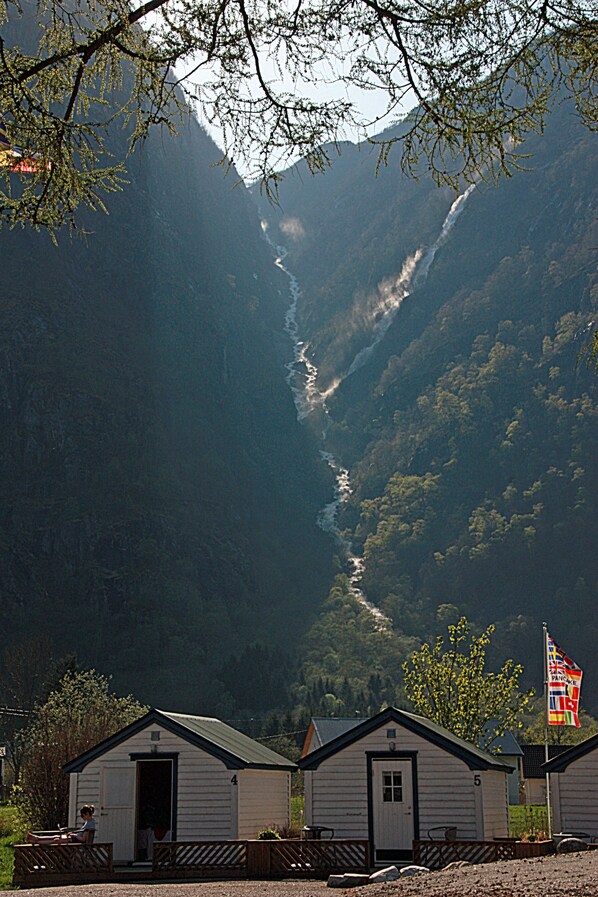 Basic Cabin, Refrigerator (No Bed Linen or Breakfast Included) | Free cribs/infant beds, free WiFi - Eidfjord Gjestgiveri (Eidfjord)