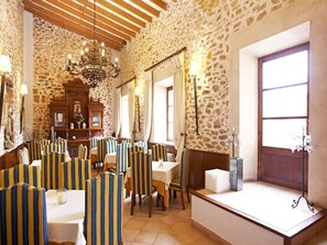 Breakfast and dinner served - Agroturismo Puig de Ros d'Alt (Llucmajor)