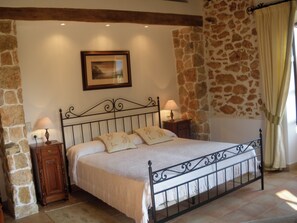 基础双人房, 1 间卧室 | 高档床上用品、羽绒被、迷你吧、客房内保险箱