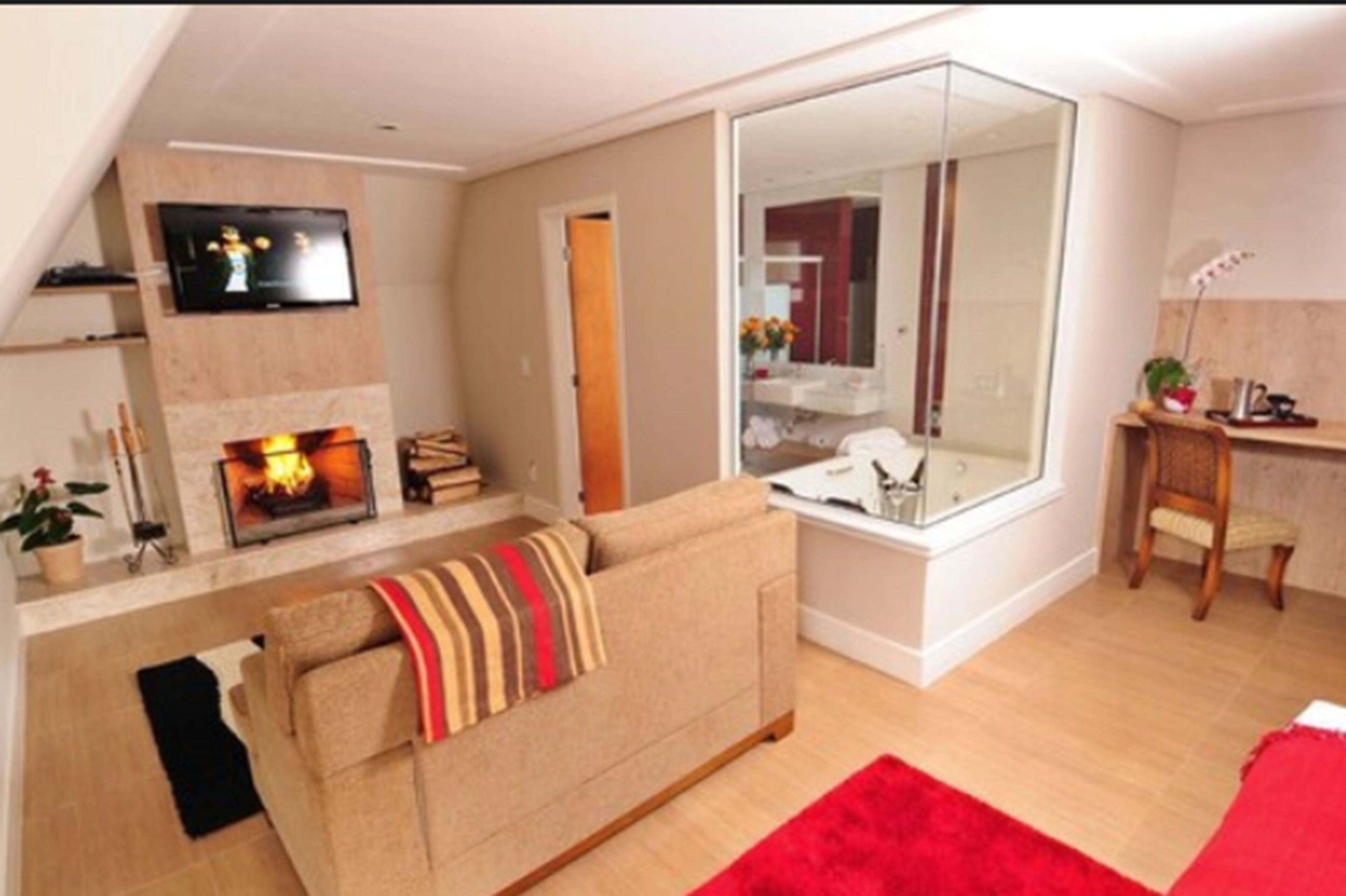 premium suite | 3 bedrooms, hypo-allergenic bedding, minibar, individually decorated