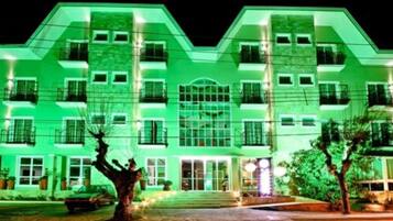 Fachada del alojamiento - Noche