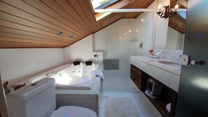 Executive-Penthouse, 3 Schlafzimmer | Badezimmer | Dusche, kostenlose Toilettenartikel, Haartrockner, Handtücher