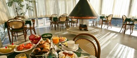 Gratis morgenmadsbuffet hver dag