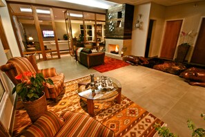 Lobby-lounge
