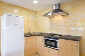 In-room safe, desk, iron/ironing board, cribs/infant beds - Zodiac Apartamentos (Sant Josep de sa Talaia)