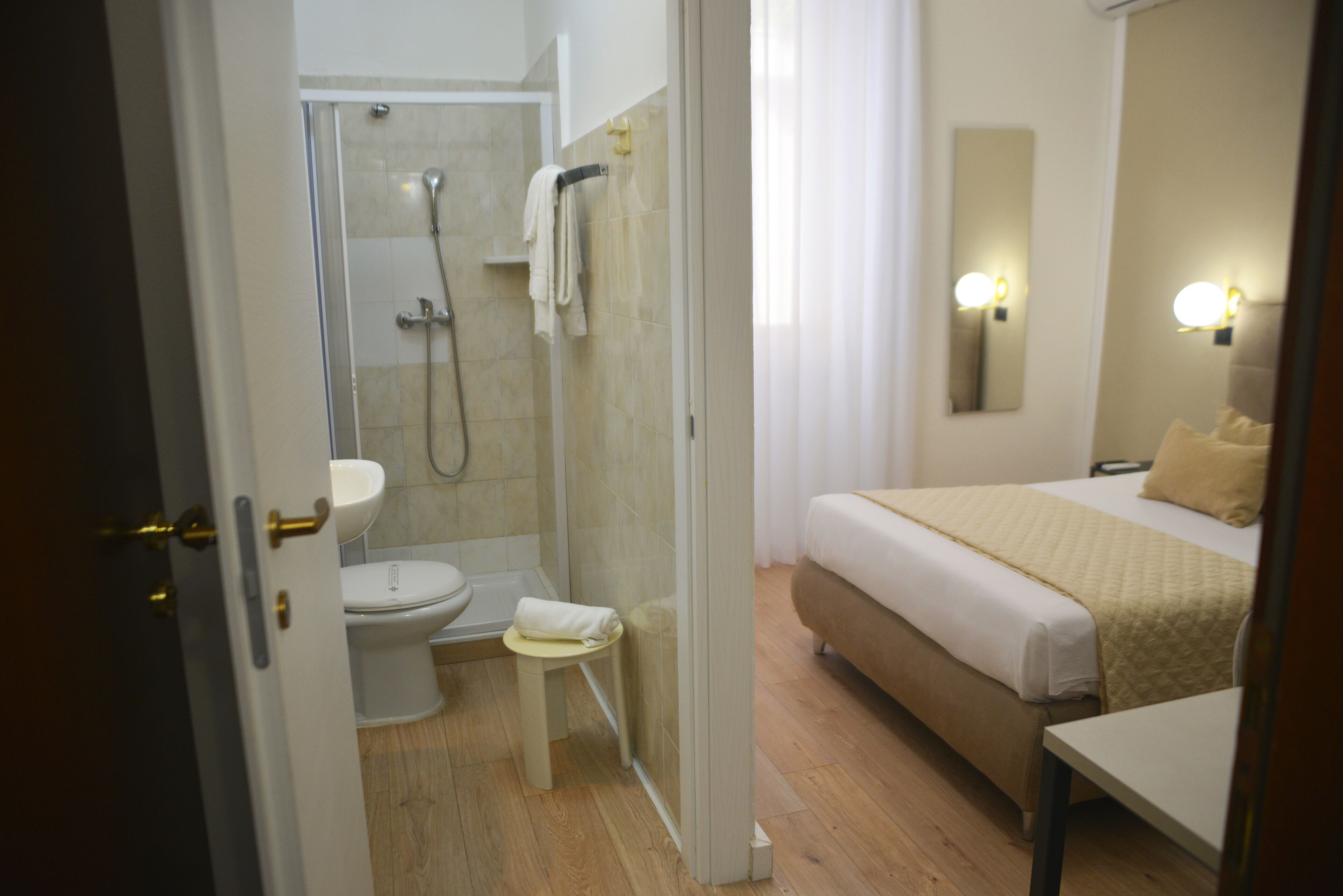 classic single room, 1 large single bed, non smoking, private bathroom | bathroom | shower, hair dryer, bathrobes, bidet