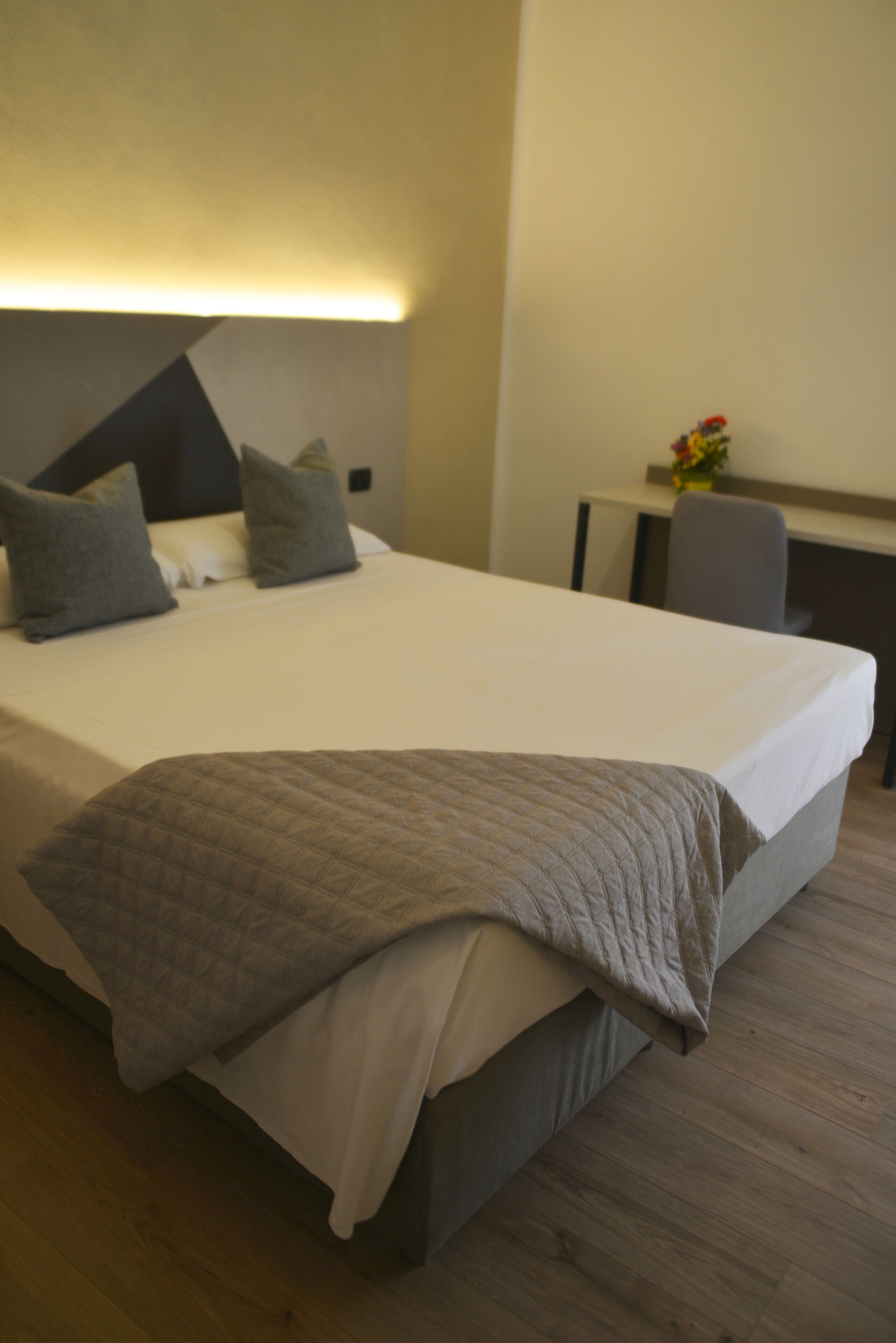 comfort double or twin room, private bathroom | minibar, in-room safe, desk, free wifi