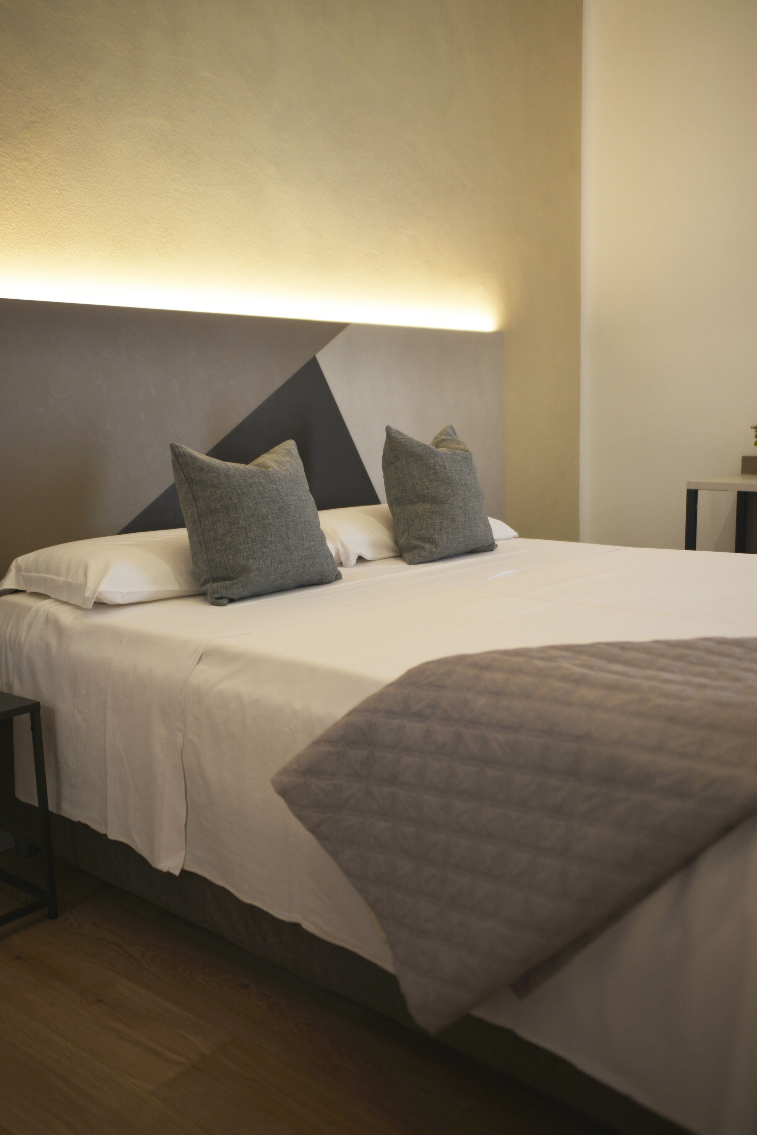 comfort double or twin room, private bathroom | minibar, in-room safe, desk, free wifi