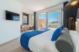 Suite, Terrace | Minibar, in-room safe, desk, soundproofing