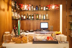 Daily continental breakfast (EUR 12 per person)