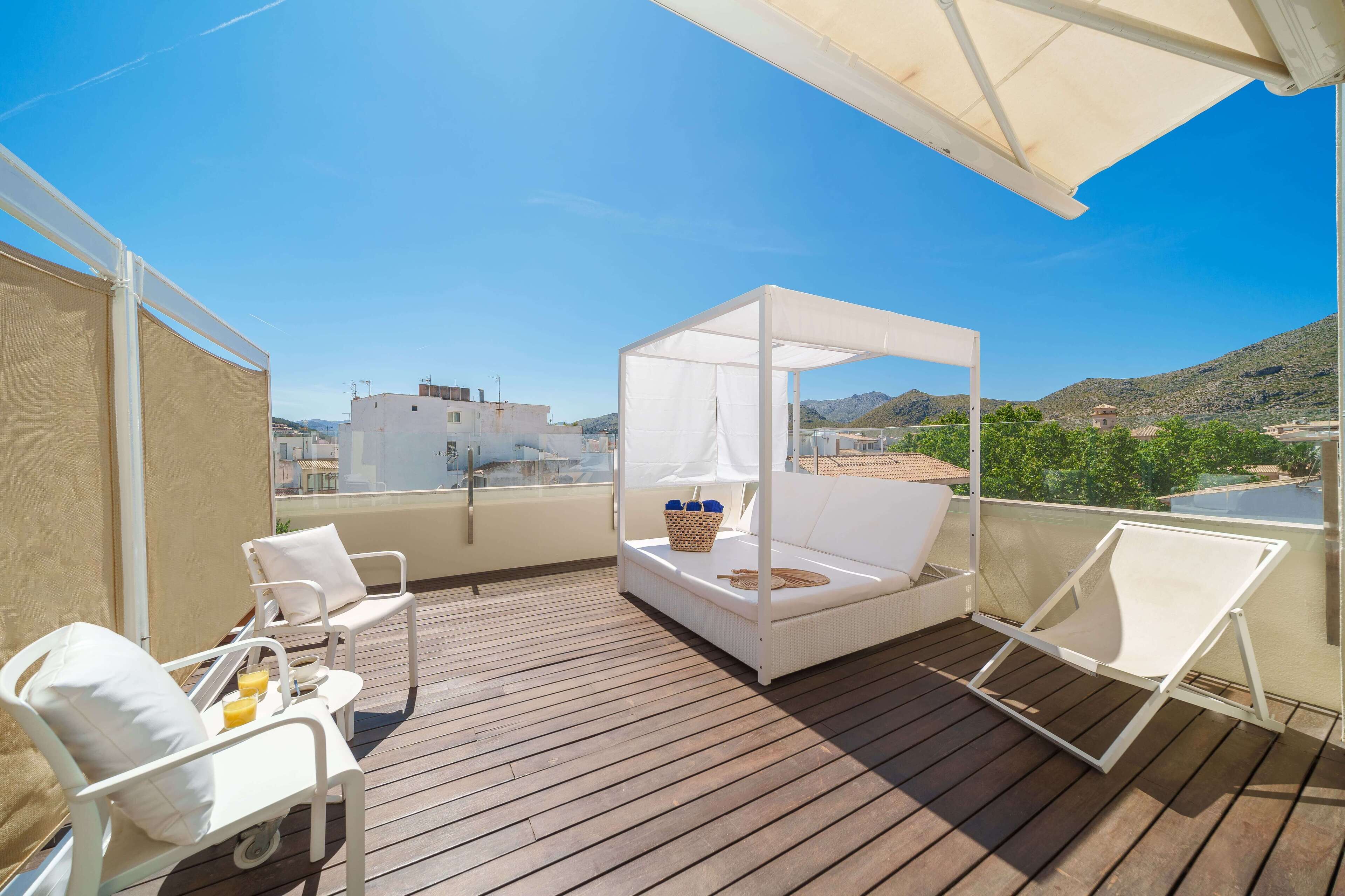 suite, terrace | minibar, in-room safe, desk, soundproofing